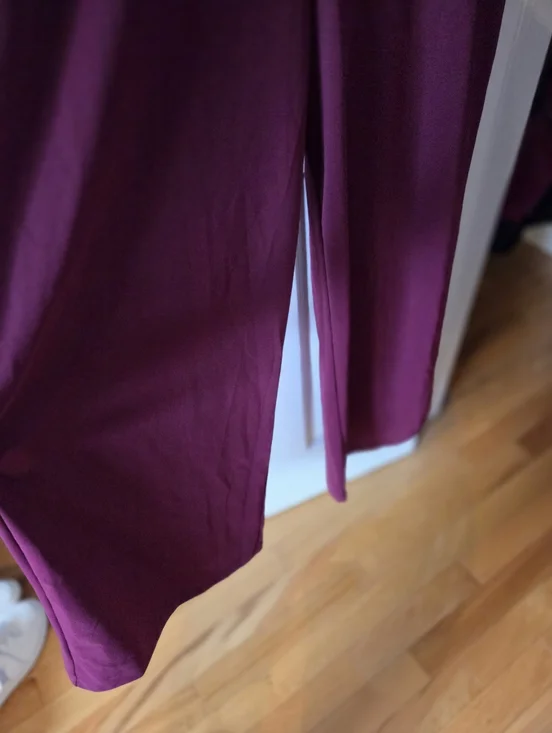 HALARA Sleeveless V-Neck Wide-Leg Ruched Pocket Jumpsuit Zinfandel Burgundy Easy - Picture 9 of 16